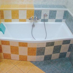 Цветная акриловая ванна