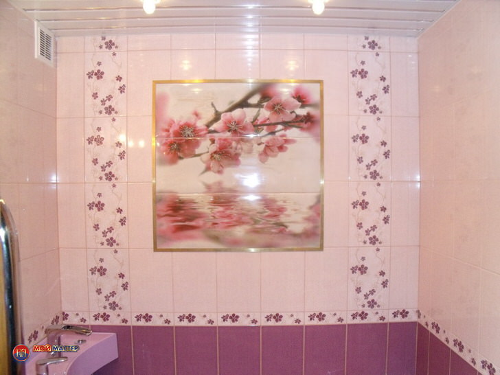Интересный дизайн ванной комнаты в розовых тонах