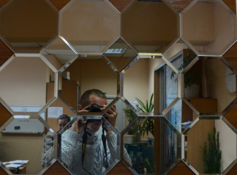 Использование зеркальной плитки с фацетом в интерьере ванной комнаты (42 фото)