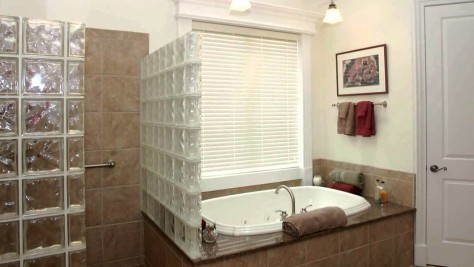 Как использовать стеклоблоки в ванной комнате (75 фото)